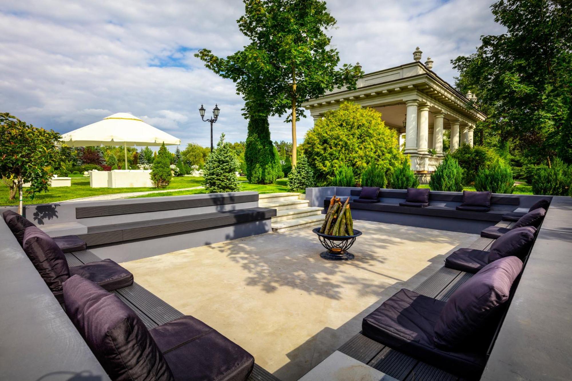 Palacyk Otrebusy Business & Spa Exterior foto
