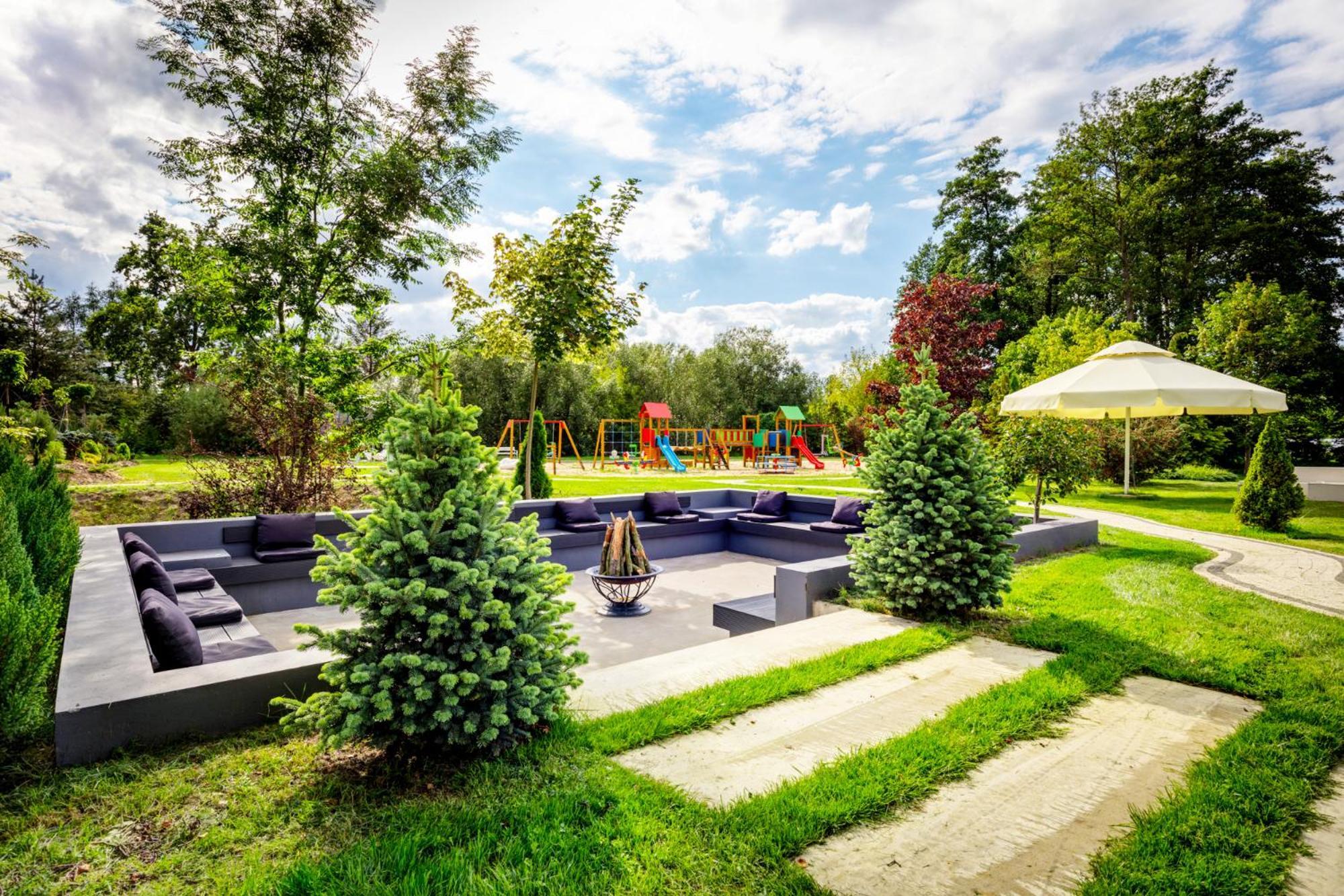 Palacyk Otrebusy Business & Spa Exterior foto